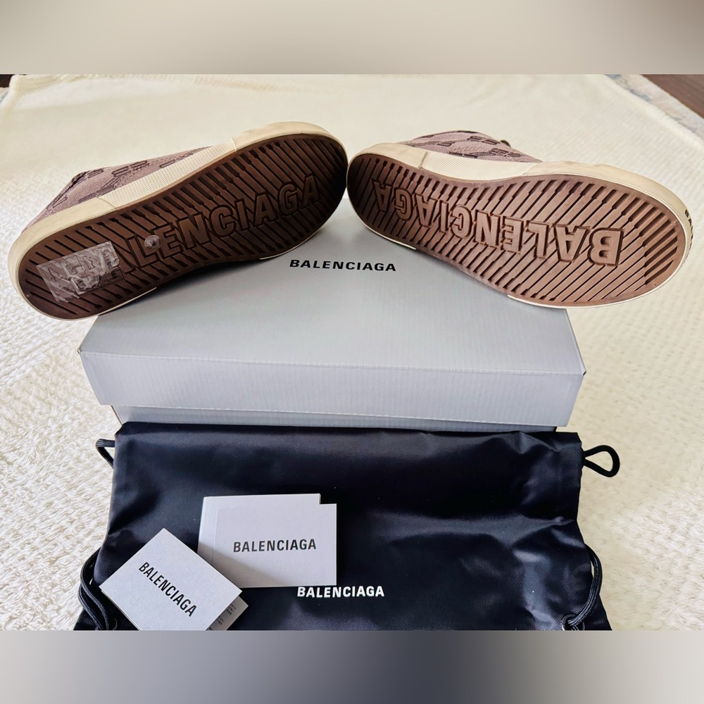🔥NEW ~Balenciaga Paris Low-Top Sneakers
Authentic Brand New with tags🔥🔥 - Picture 8 of 9